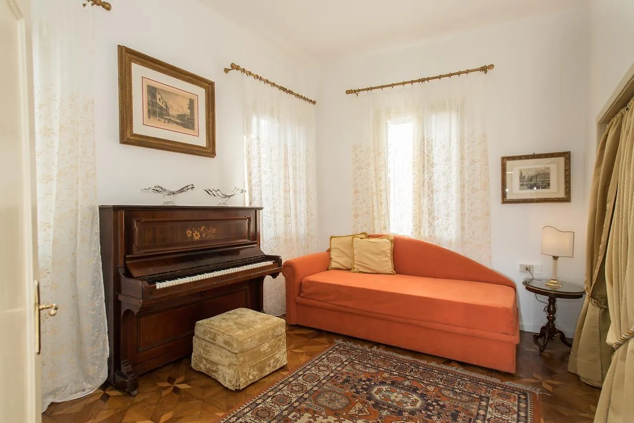 Savoia E Jolanda Apartments Veneza Itália