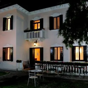  Kır Evi Crispi