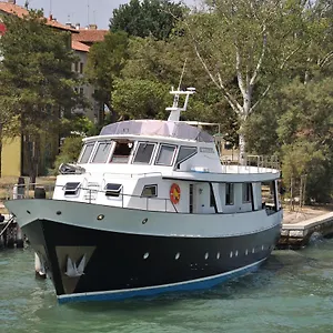  Hotel en barco Yacht Fortebraccio