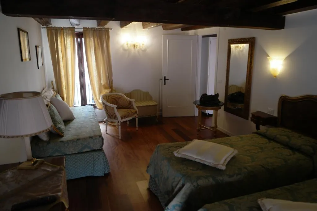 Savoia E Jolanda Apartments Βενετία 0*,  Ιταλία