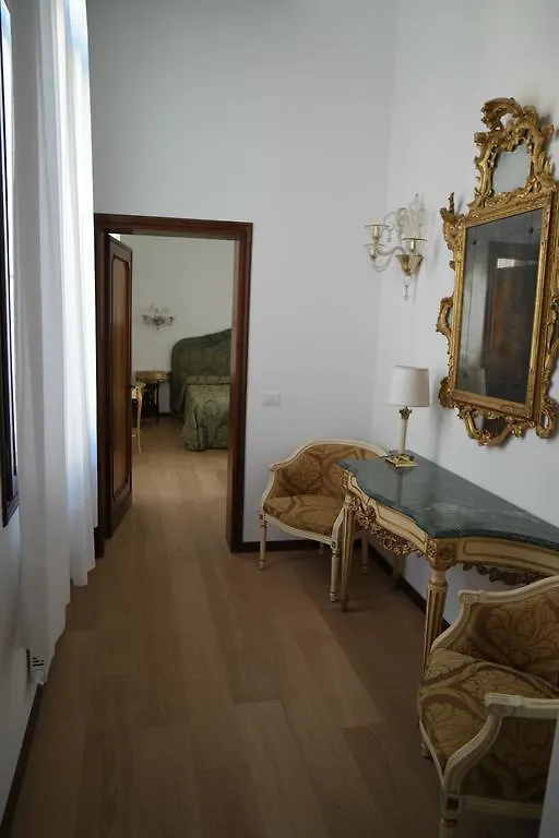Savoia E Jolanda Apartments Βενετία
