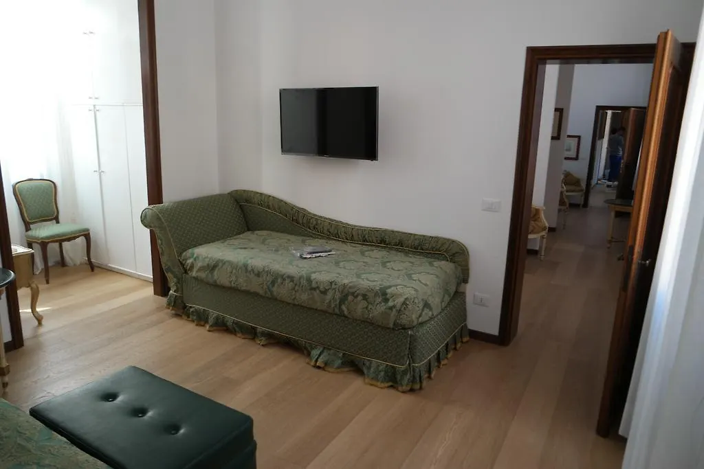 Savoia E Jolanda Apartments Venecia Italia