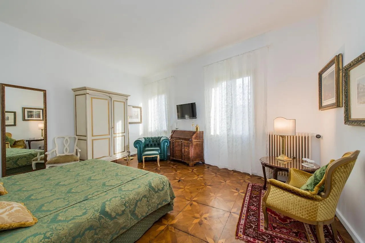 Savoia E Jolanda Apartments Venice Italy