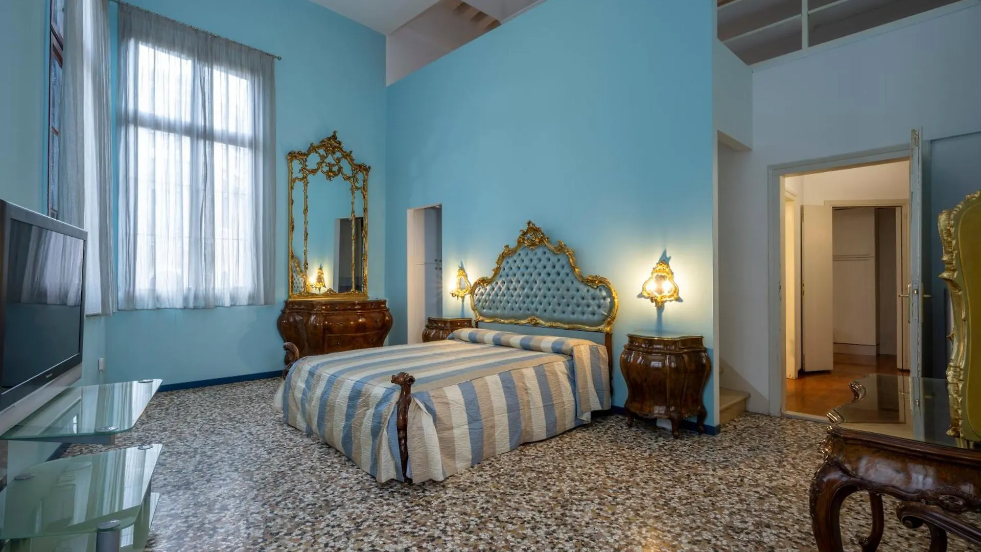 Savoia E Jolanda Apartments Venice Italy