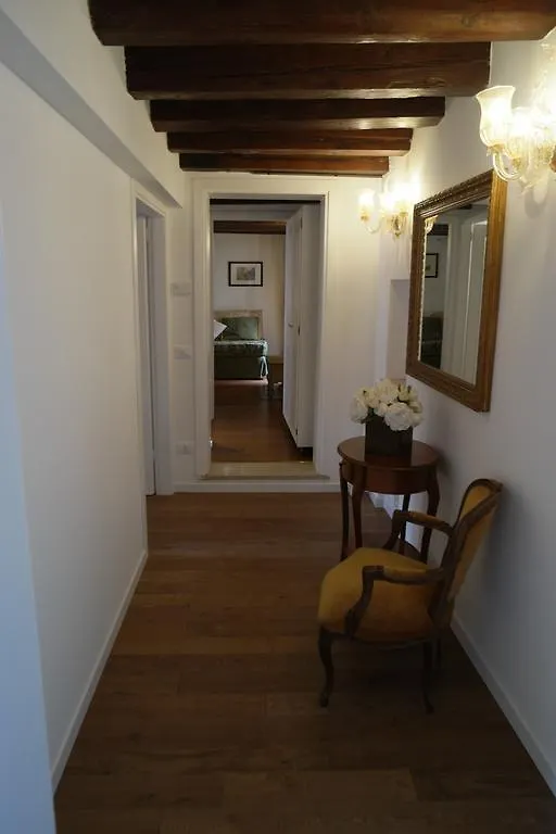 Savoia E Jolanda Apartments Venice Italy