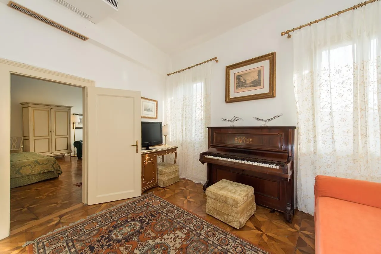Savoia E Jolanda Apartments Venice