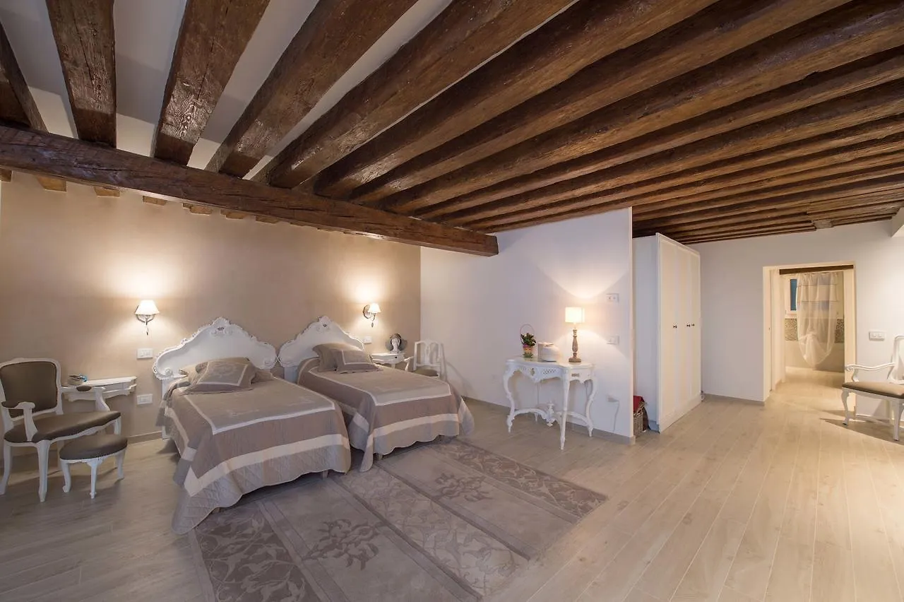 Savoia E Jolanda Apartments Venice